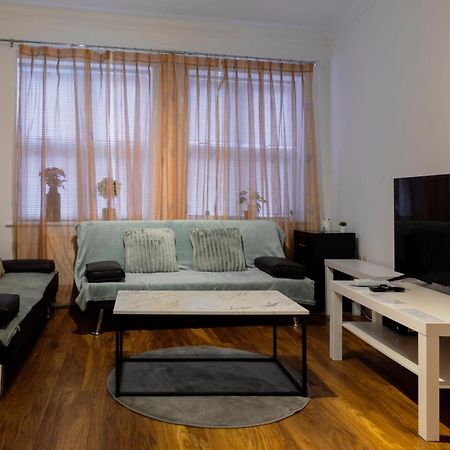 Ocean Waves Apartment Near Bournemouth Beach ภายนอก รูปภาพ