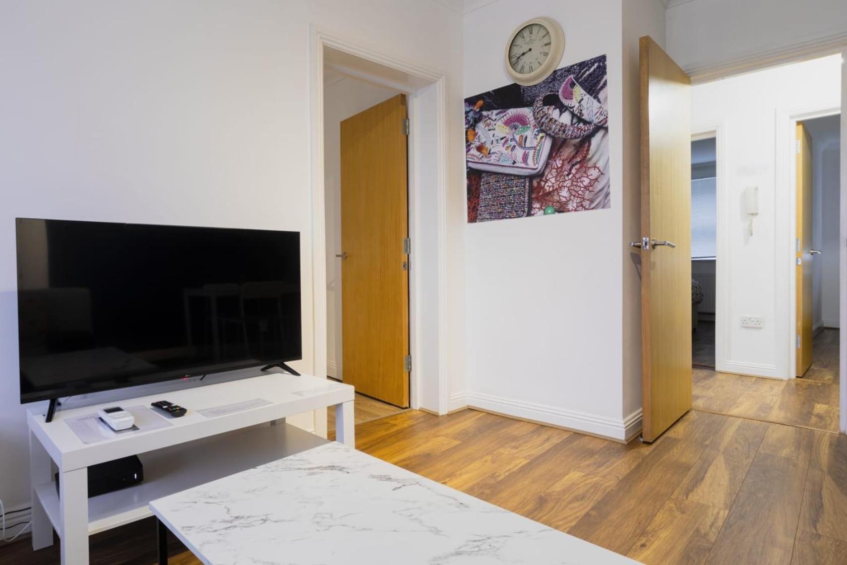 Ocean Waves Apartment Near Bournemouth Beach ภายนอก รูปภาพ