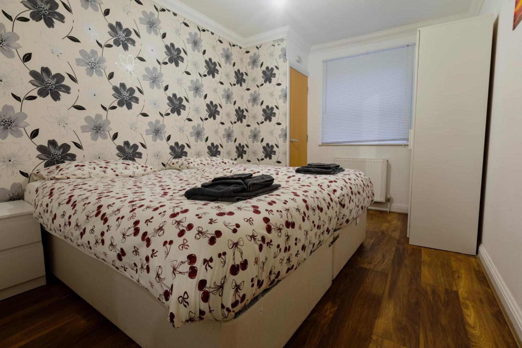 Ocean Waves Apartment Near Bournemouth Beach ภายนอก รูปภาพ